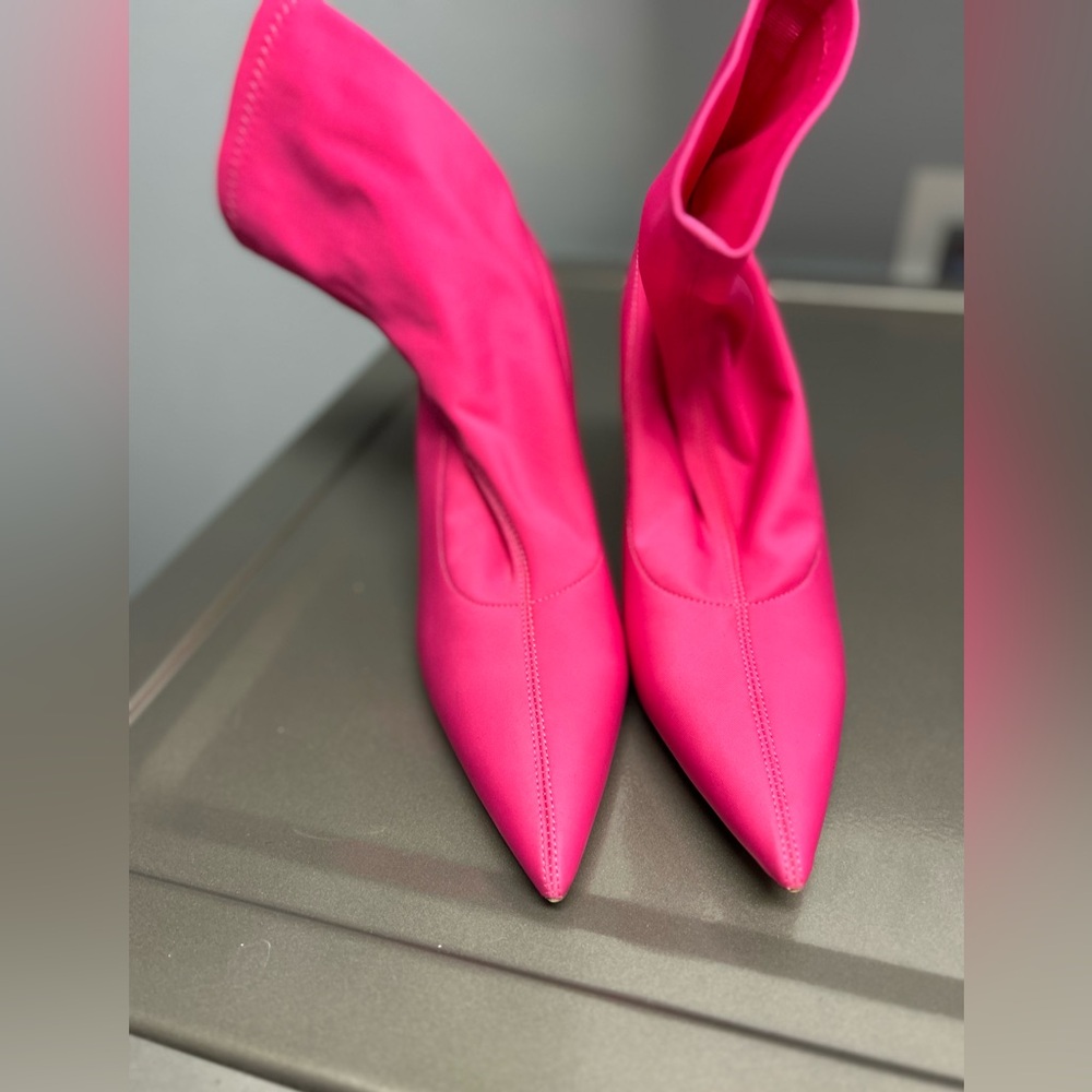 Pink INC (Macys) Booties size 10
2.5 inch heels
